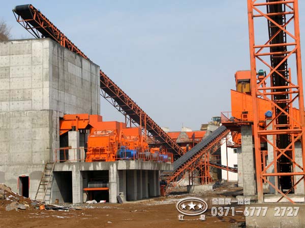 石料廠用破石機(jī)生產(chǎn)現(xiàn)場(chǎng)