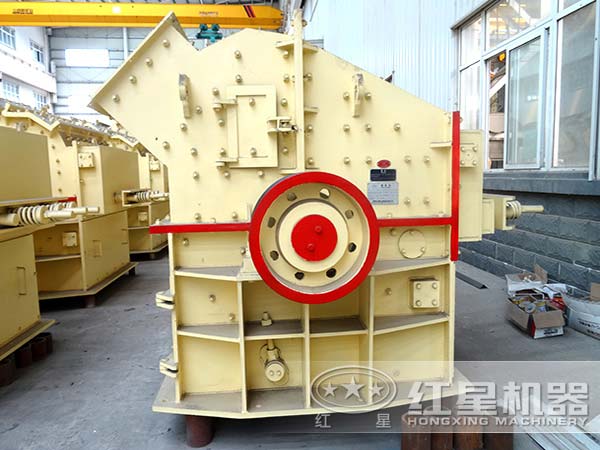 反擊高產(chǎn)細碎機側面圖