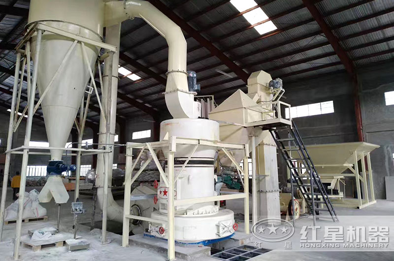 石灰石粉雷蒙磨工作現(xiàn)場圖片