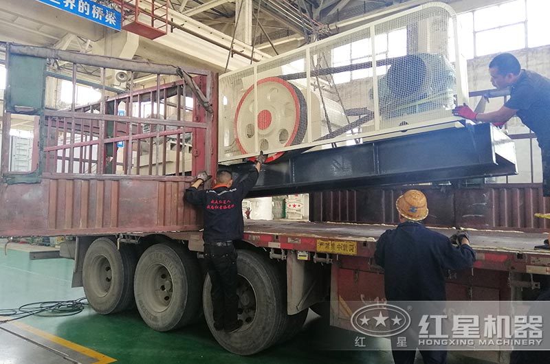 設(shè)備裝車(chē)發(fā)貨現(xiàn)場(chǎng)