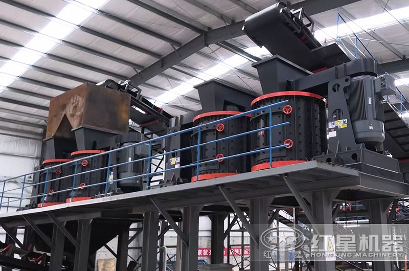 多臺(tái)復(fù)合式破碎機(jī)聯(lián)合作業(yè)