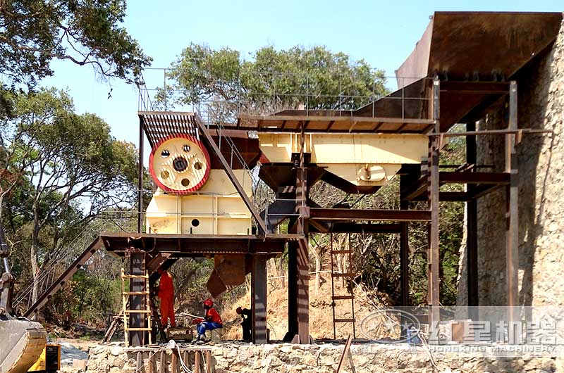 CJ顎式破碎機破碎生產(chǎn)現(xiàn)場