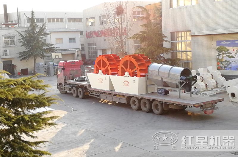輪式洗砂機(jī)裝車(chē)準(zhǔn)備發(fā)貨
