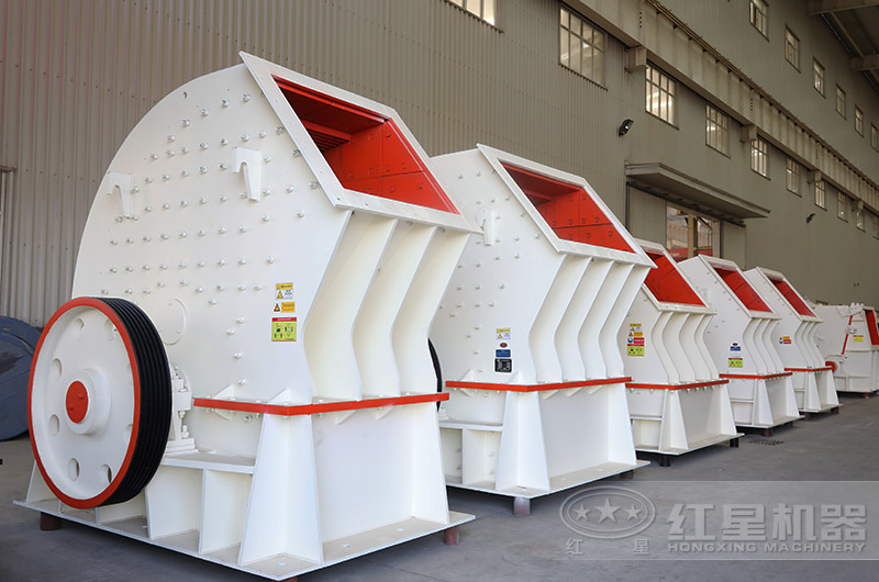 PCZ重錘式破碎機進料口大，石料可一次破碎成型