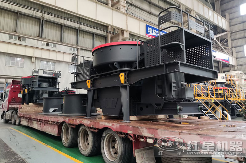 沖擊式破碎機(jī)裝車(chē)發(fā)貨中