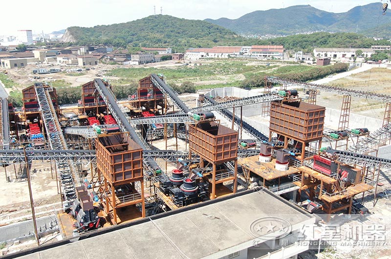 時產(chǎn)3000噸的破碎機(jī)工作現(xiàn)場圖片