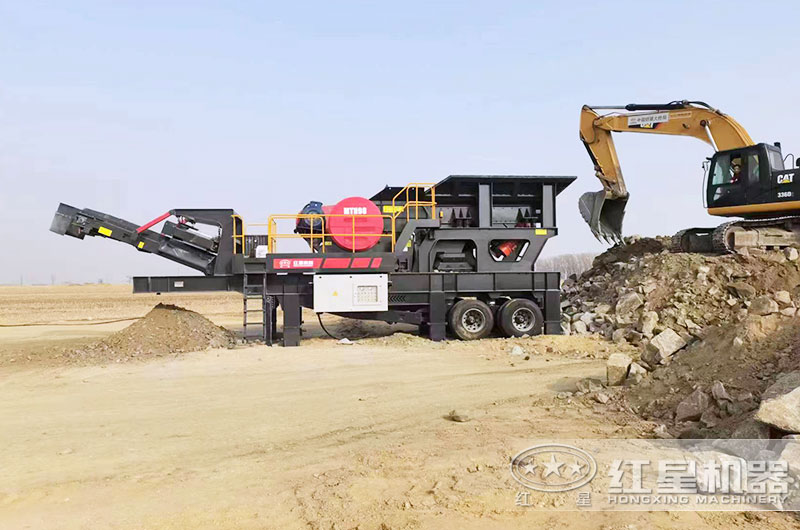 河北客戶移動(dòng)破碎機(jī)工作現(xiàn)場(chǎng)