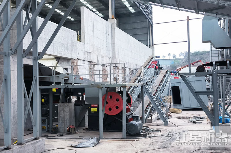 CJ歐版顎式破碎機(jī)工作現(xiàn)場(chǎng)圖片