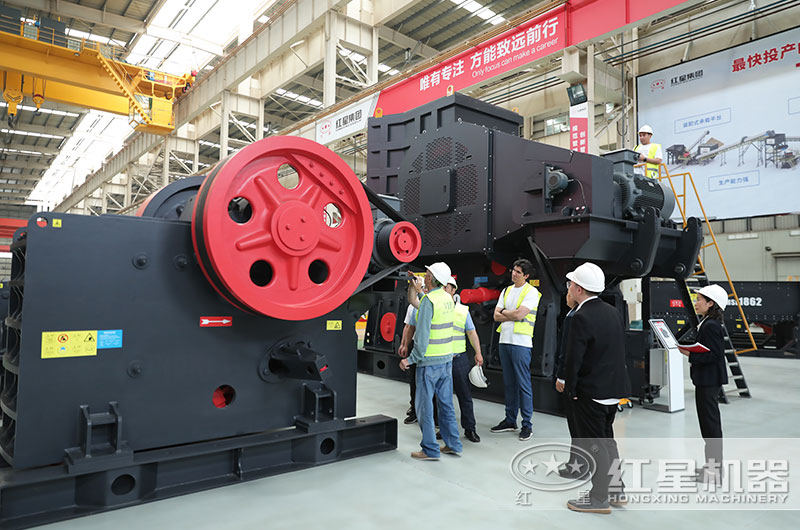 客戶來廠考察鄂破機設備