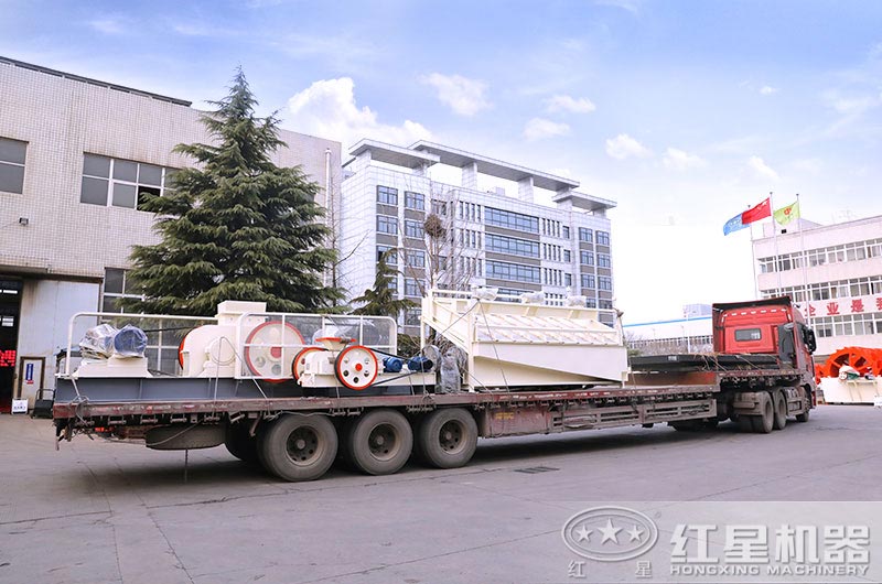 紅星廠家的對輥破發(fā)貨現場