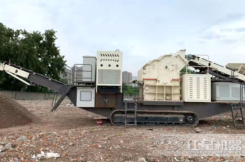 履帶式制砂機(jī)一體式工作現(xiàn)場(chǎng)