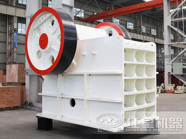 鄂式破碎機的潤滑保養(yǎng)及破碎生產現(xiàn)場視頻