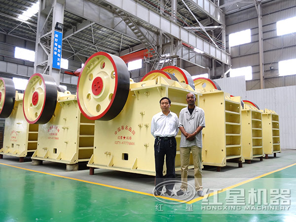 巖石破碎機(jī)生產(chǎn)車間