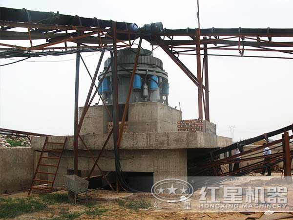 礦渣破碎機(jī)工作現(xiàn)場