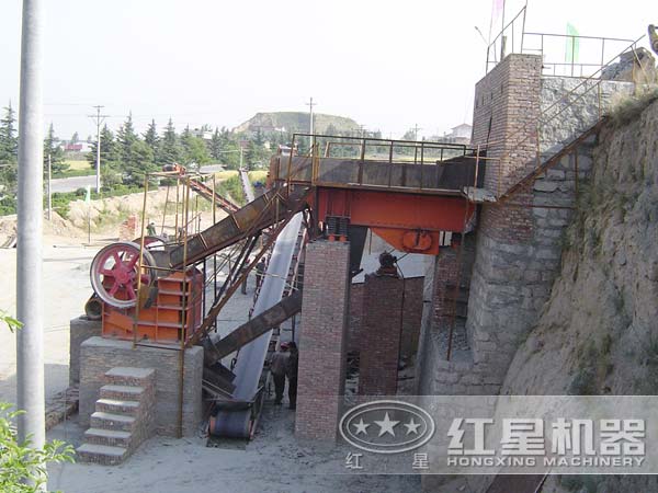 鄂式破碎機投產(chǎn)客戶現(xiàn)場