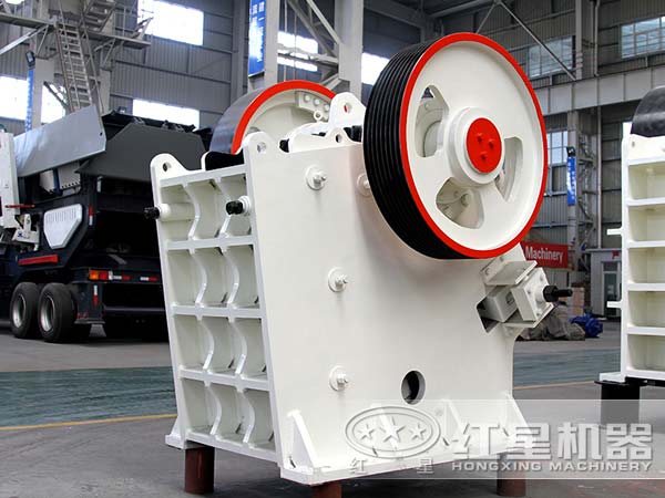 46鄂式碎石機一臺多少錢？預(yù)期產(chǎn)值可達多少噸？