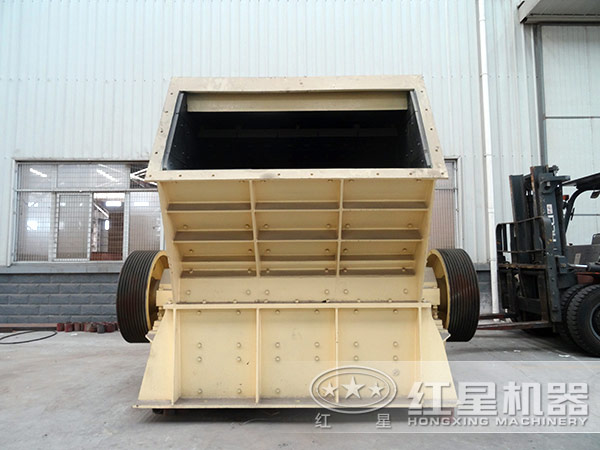 1315反擊式破碎機(jī)時(shí)產(chǎn)量可達(dá)多少噸？