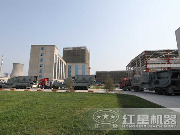 紅星移動磕石機(jī)發(fā)貨現(xiàn)場