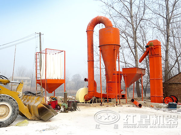 雷蒙磨粉機施工現(xiàn)場