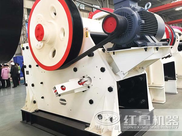 新一代CJ歐版顎式破碎機憑借高產(chǎn)、低耗迅速走紅市場