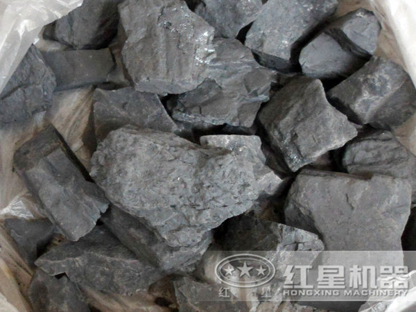 一臺(tái)用于破碎煤矸石的移動(dòng)粉碎機(jī)_70噸/小時(shí)，出料粒度20以下