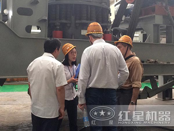 河北時產(chǎn)100方石料移動破碎機多少錢一臺，能出多大料？