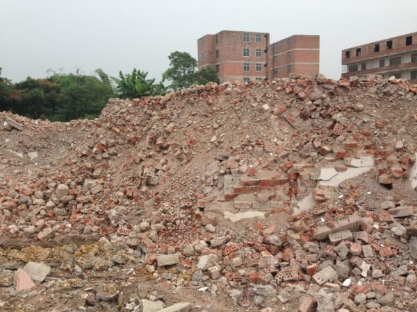 破碎磚渣用什么機(jī)械？建議使用錘式粉碎機(jī)