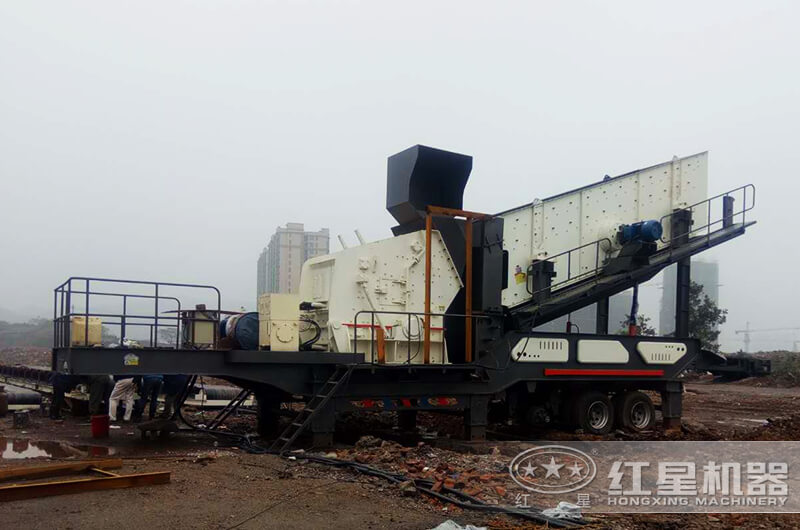 這部車載流動(dòng)破碎機(jī)-質(zhì)量萬里行 投產(chǎn)效益倍增