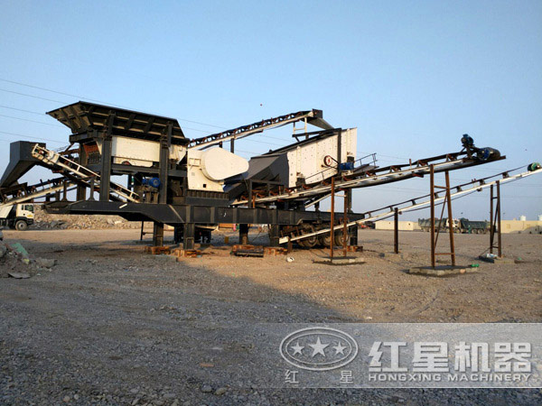 移動(dòng)鄂式磕石機(jī)處理石子時(shí)產(chǎn)量多大，需投資多少錢？