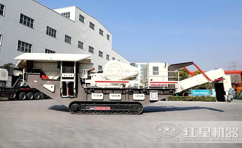 大型采石場用以柴油為動力的履帶破碎機(jī)更高產(chǎn)、環(huán)保