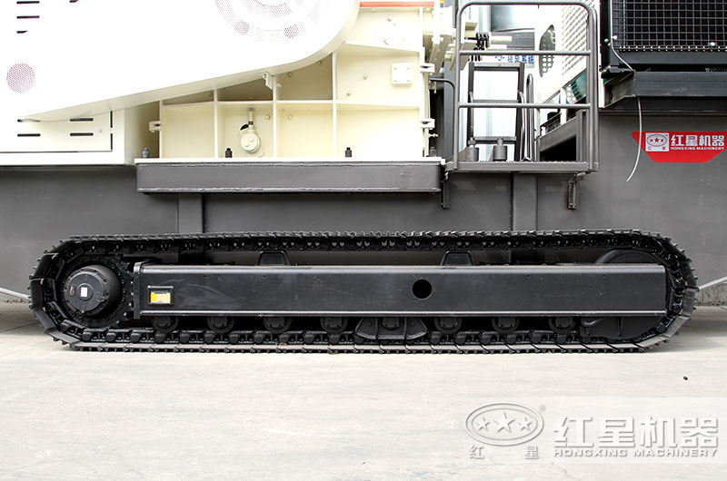 履帶加持下，即使是崎嶇不平的山路，設(shè)備也如履平底