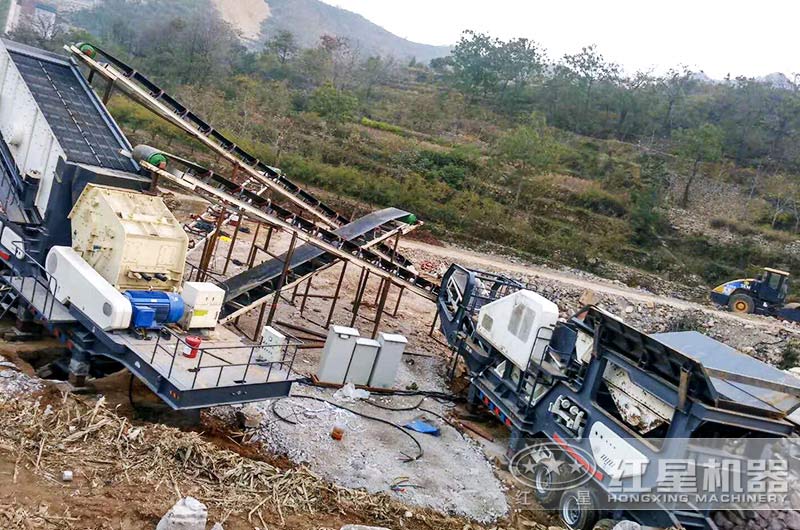 時(shí)產(chǎn)200噸青石移動(dòng)破碎生產(chǎn)線現(xiàn)場