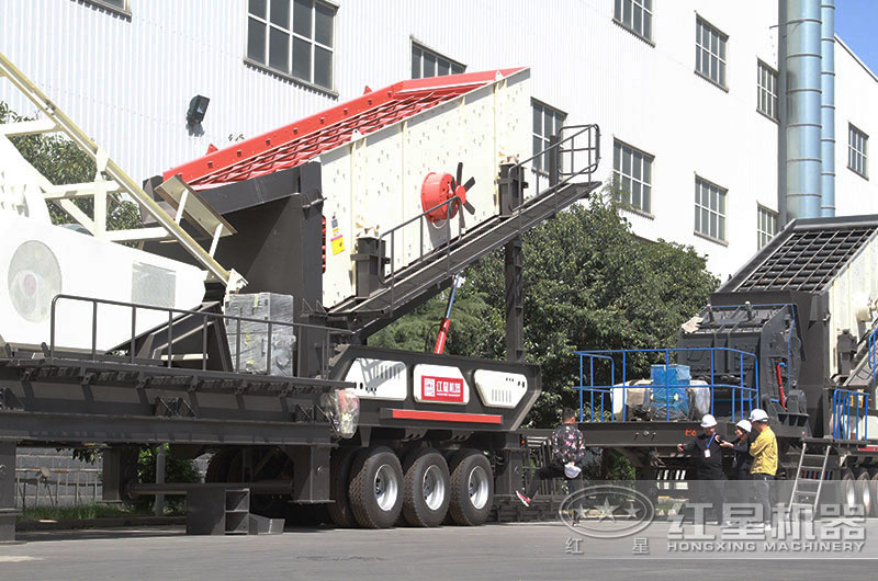 紅星技術(shù)經(jīng)理在耐心為來(lái)廠用戶(hù)講解相關(guān)問(wèn)題