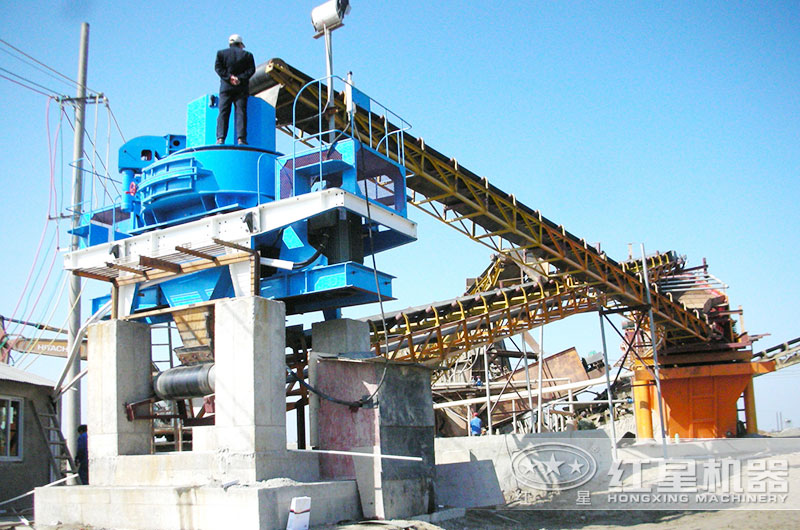 能把石頭打成沙子的機(jī)器多少錢，可以過環(huán)保嗎？