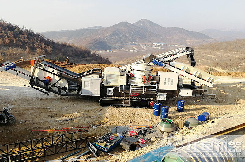 履帶移動(dòng)式石子破碎機(jī)怎么樣？紅星帶您走進(jìn)山東煙臺(tái)碎石現(xiàn)場(chǎng)親身體驗(yàn)