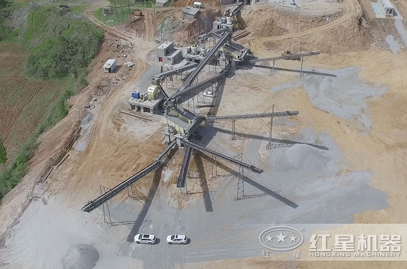 打石頭的碎石機(jī)一天產(chǎn)量多少?lài)崳槭瘷C(jī)產(chǎn)量主要取決于什么