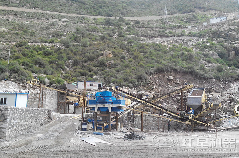 一個(gè)小型沙場(chǎng)能日產(chǎn)多少方，使用的沙場(chǎng)設(shè)備有哪些？