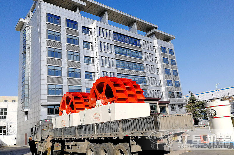 紅星機(jī)器廠家時產(chǎn)200噸三輪洗沙機(jī)裝車發(fā)貨