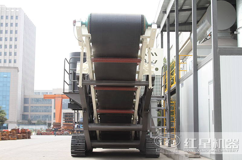 移動石子破碎站已經(jīng)開去躲雨了，您的砂石設(shè)備還泡在水里嗎？