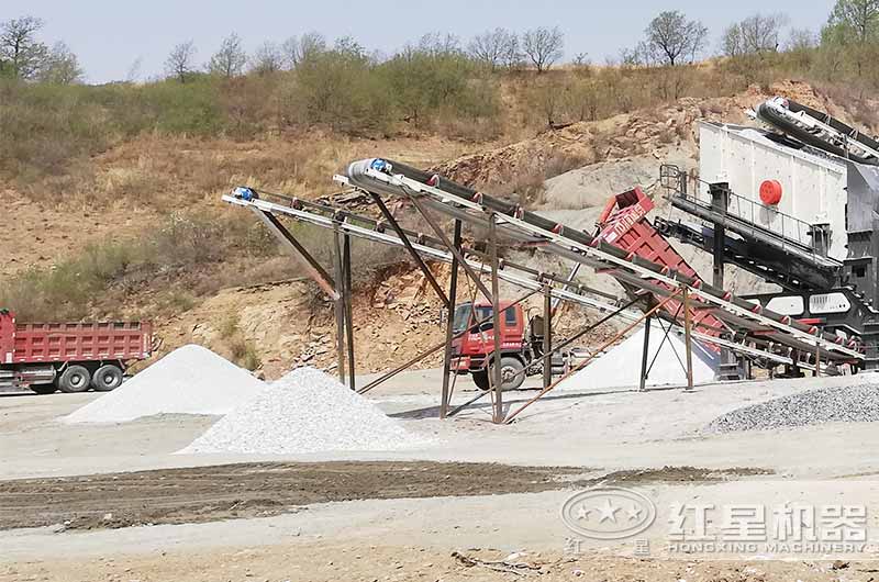 移動粉砂機制砂生產現(xiàn)場