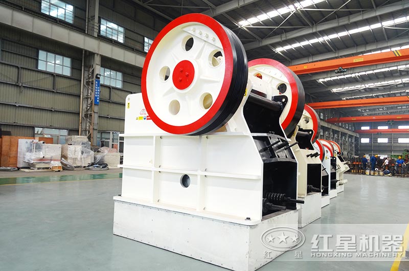 PE900*1200鄂式碎石機(jī)產(chǎn)量大概多少？能破碎水泥塊嗎？