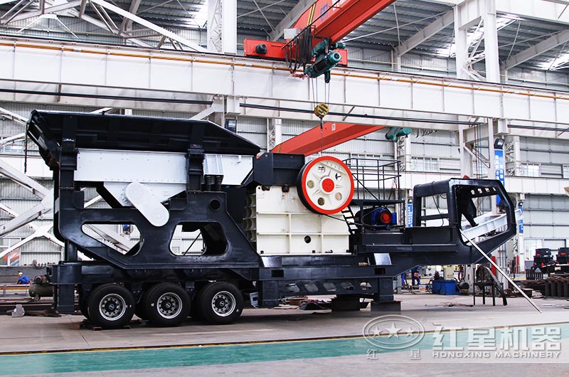 一部可用于混凝土塊破碎的40-50噸車(chē)載移動(dòng)式磕石機(jī)多少錢(qián)