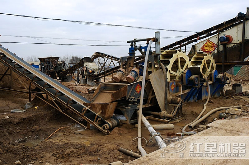 價格實惠的紅星移動沙子破碎機(jī)現(xiàn)場