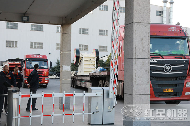 時(shí)產(chǎn)30-300噸的石料、石塊碎石機(jī)一套多少錢？