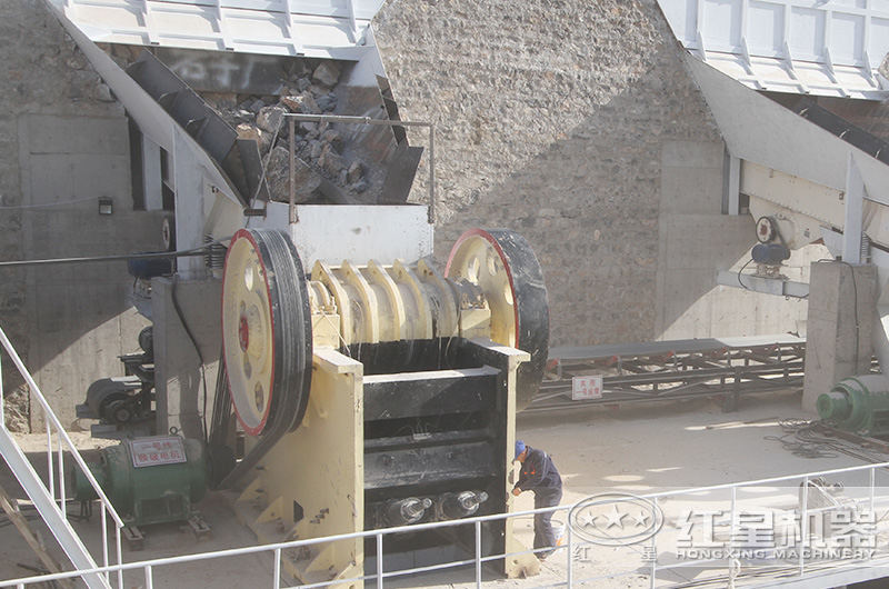 時產(chǎn)1000噸的鄂破機下料口多大，有哪些型號？