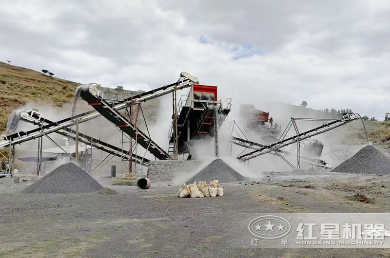 山西大型移動破破碎石灰石現(xiàn)場