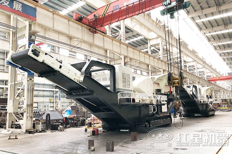 小型移動碎石機(jī)生產(chǎn)車間