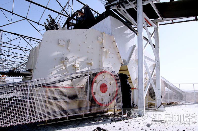 時產1000噸雙臺反擊石頭破碎機生產現(xiàn)場