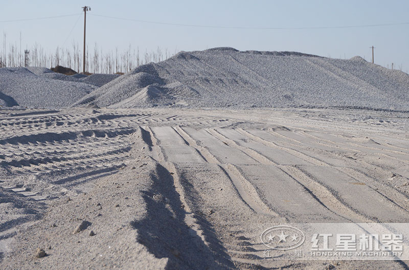 破碎石頭生產(chǎn)石子違法嗎，現(xiàn)在可以著手2022年石頭加工了嗎？