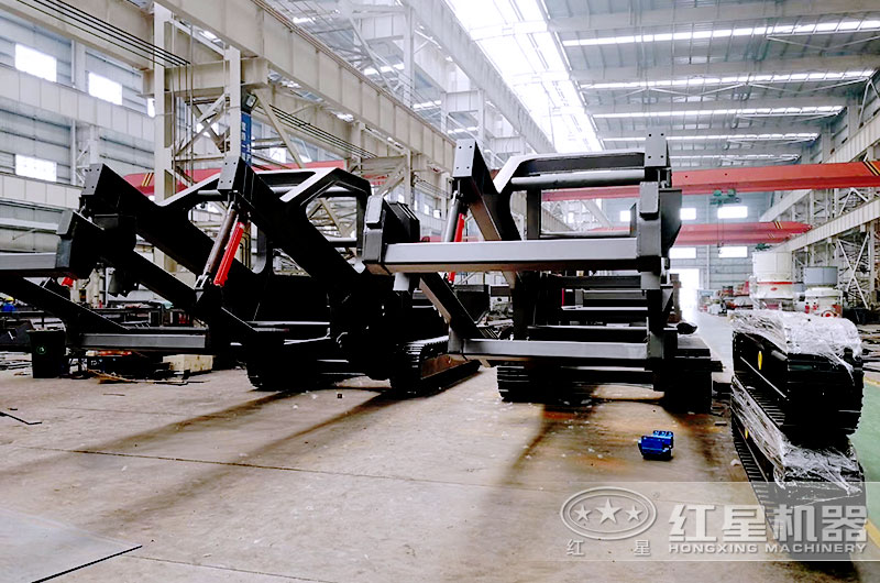 不同長度的履帶流動(dòng)機(jī)架生產(chǎn)車間